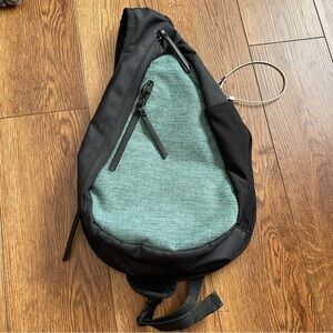Sherpani Sling Bag - Anti-theft travel